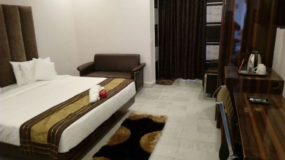 Red Carpet Hotels Noida Exterior foto
