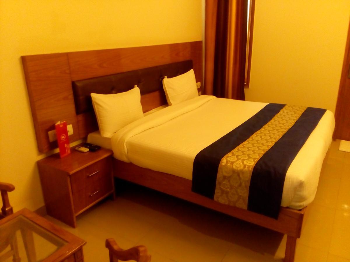 Red Carpet Hotels Noida Exterior foto